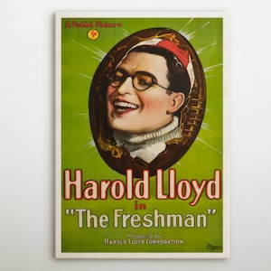 El póster de madera americano de primer año, arte de decoración de películas retro de este póster de cine, regalo premium para los amantes y entusiastas del encanto del viejo mundo.