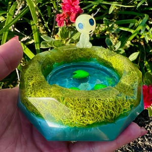 Cendrier en résine phosphorescente Kodama | Décoration esprit forêt inspirée du Studio Ghibli image 4