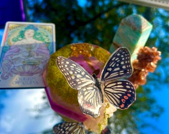 Cendrier Hestina Butterfly en résine véritable - oeuvre d'art époxy hexagonale faite main