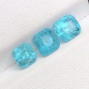 Lote de turmalinas facetadas color azul pariaba natural de 3,5 quilates // src; Afganistán.