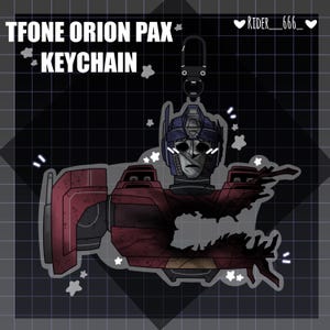 Puede incluir: Un llavero de robot de dibujos animados rojo y azul con el texto "TFONE ORION PAX KEYCHAIN" y "RIDER_666_" en la imagen. El robot está en un estado deteriorado, roto o dañado.