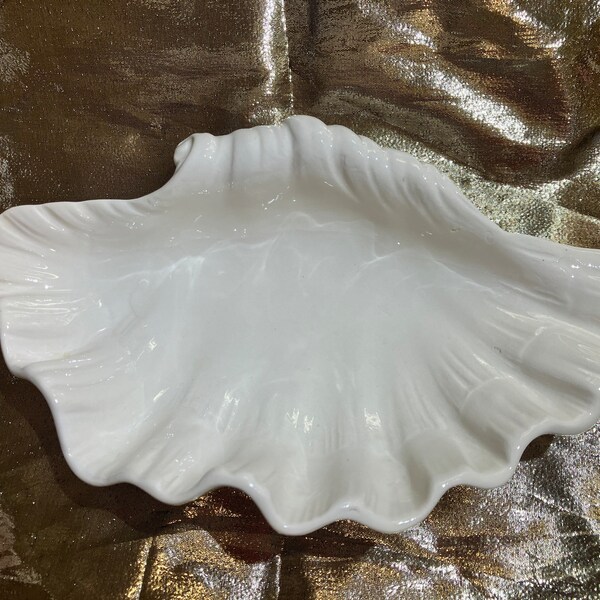 Leedsware England - Shell shaped Creamware dish - soaps, candy, shells, jewelry