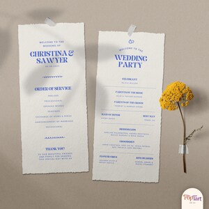 Peut inclure: Deux programmes de cérémonie de mariage avec du texte bleu sur du papier texturé. Le programme de gauche énumère l'ordre du service, et celui de droite la composition du mariage. Une fleur jaune est collée sur le programme de droite.