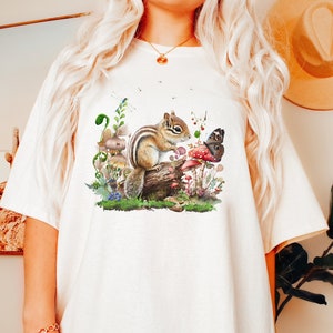 Enchanted Chipmunk Shirt, Botanical Cottagecore Chipmunk Shirt, Comfortable Women&#39;s Shirts, Oversized Preppy Aesthetic Clothing