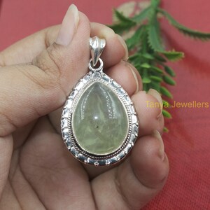 Colgante de prehnita verde en plata de ley 925, collar llamativo hecho a mano para mujer, regalo de cumpleaños único para ella