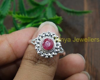 Anel com pedra rubi rosa natural em prata de lei 925, design artesanal, ideal para casamento e noivado, presente perfeito para mulheres. Joia ideal para presente de Natal.