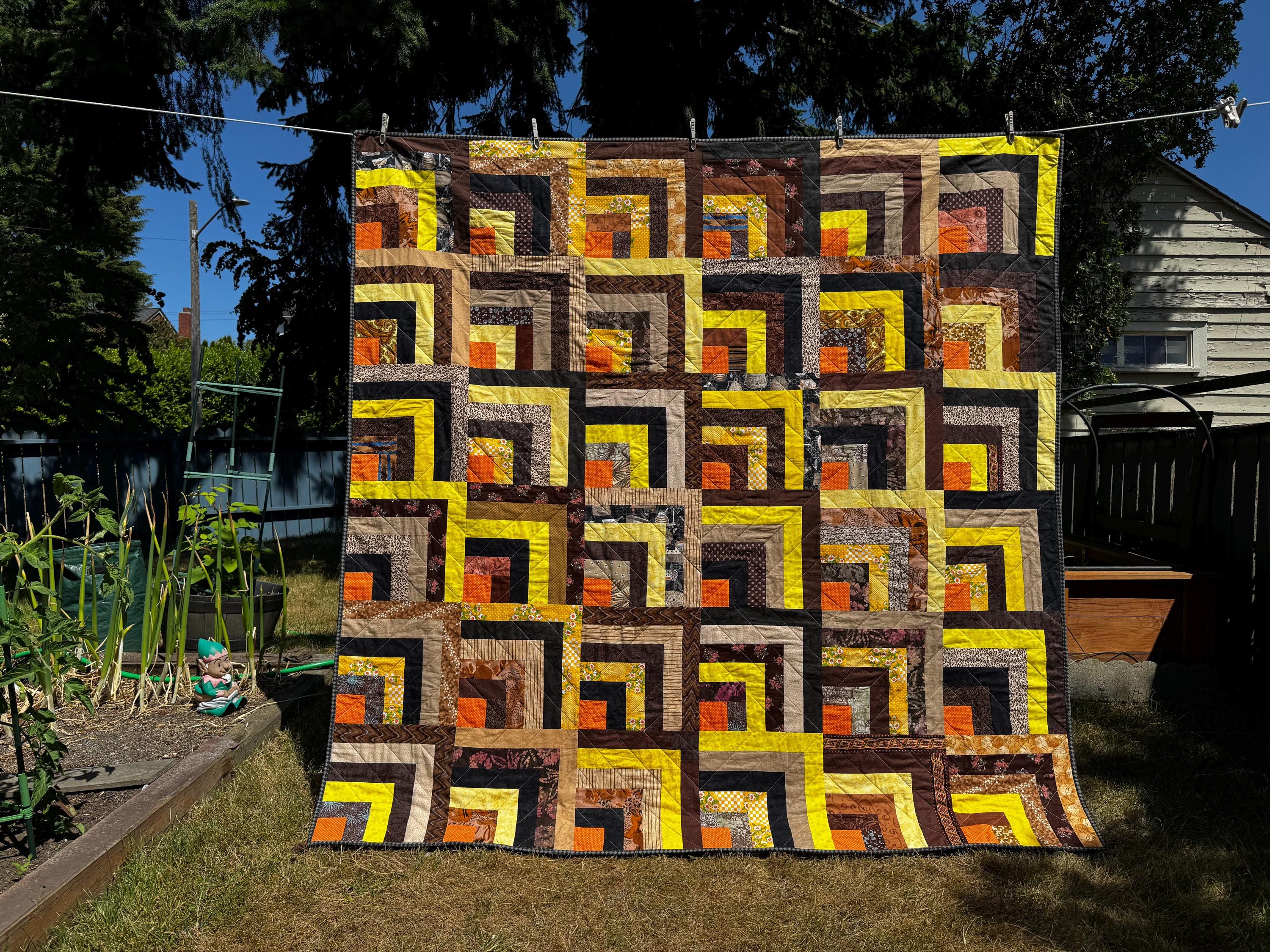 Retro-Inspired Log Cabin Quilt – Handmade Throw Quilt in Warm Autumn Tones