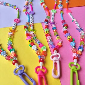 Lanière de perles colorées pour enseignants, joli porte-badge smiley, accessoires de perles kawaii amusants, porte-carte d'identité lumineux, cadeau de rentrée