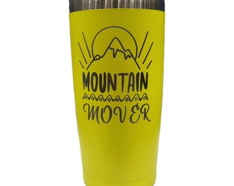 Bicchiere inciso Mountain Mover: tazza personalizzata da 20 once con cannuccia