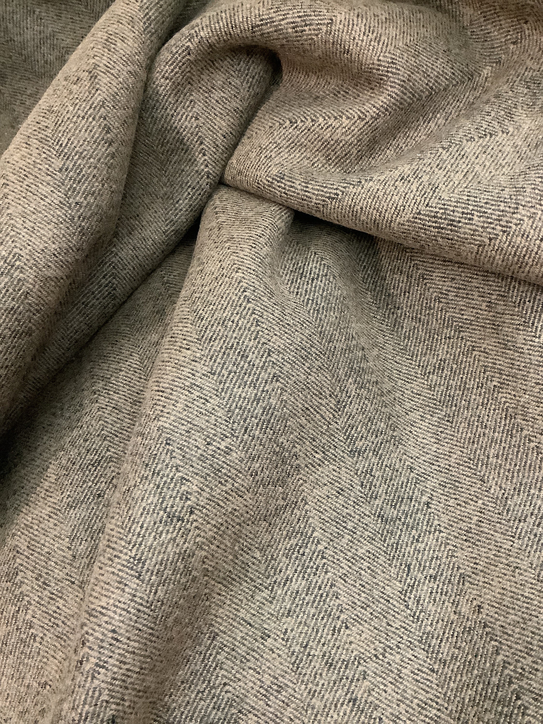 Herringbone Thick Woven Wool/Polyester Single-Sided Woolen Fabric for Suit  and Coat in Autumn and Winter - China Wool Fabric and Worsted Fabric price