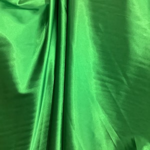 Hunter verde stretch spandex charmeuse hecho en Italia