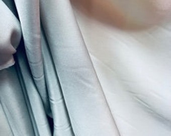 Zilveren polycrêpe de chine 19 mm, ideaal voor een rokshirt en nog veel meer uit Italië