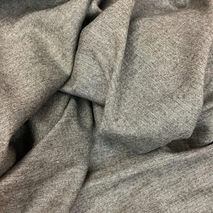 Tecido de lã espinha de peixe marrom: Super 100 para ternos, calças, vestidos, saias, camisas e muito mais. Fabricado na Itália.