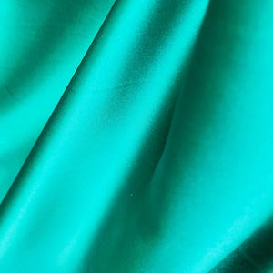 emerald green 100% silk charmeuse 19MM great  fabrics for dress jacket pants shirt caftan and much more use made in ITALY