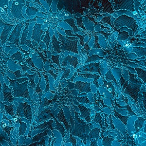 Puede incluir: Tela de encaje azul turquesa con un patrón floral y pequeñas lentejuelas.