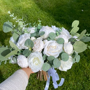 Ivory White & greenery bouquet, Wedding Bouquet, Bridal Bouquet, Bridesmaids Bouquet,Rose Bouquet, Wedding Accessories Corsages Boutonnières