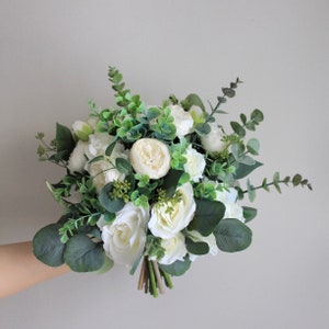 Ivory white & greenery bridesmaid bouquet,Wedding greenery bouquet,bridal bouquets ,spring wedding bouquet,bride bouquet,wedding accessories