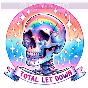 Puede incluir: Ilustración colorida de una calavera con un arcoíris y estrellas brillantes. La calavera tiene lágrimas y está rodeada por un degradado circular de rosa, naranja, azul y morado. Una pancarta en la parte inferior dice "TOTAL LET DOWN".