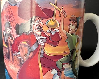 Verwegenes Abenteuer! Vintage 1990s Disney Peter Pan Schlacht Tasse - Captain Hook, Tinker Bell & Mehr
