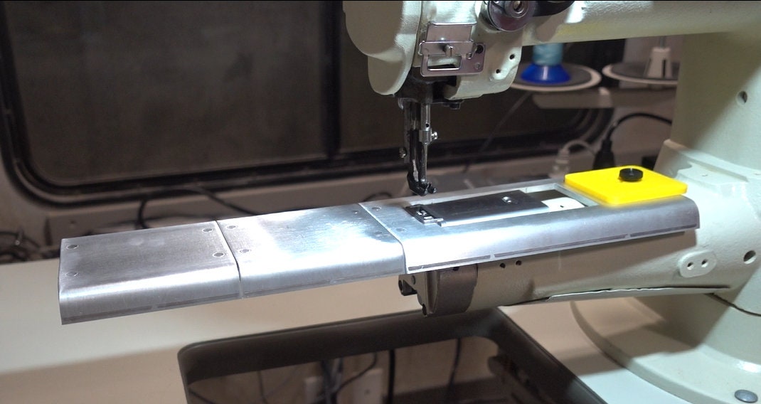 Table de surpiqûre extensible