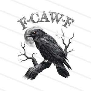 Puede incluir: Ilustración detallada de un cuervo negro posado en una rama, con una luna llena de fondo. El cuervo tiene ojos anaranjados y el texto "F-CAW-F" está encima. La obra de arte está en tonos grises y negros.