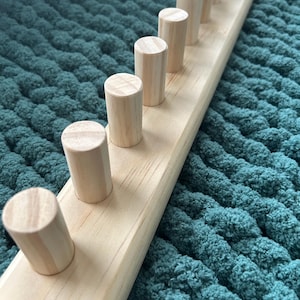 Chunky Blanket Loom for Jumbo Yarn - Customizable Knitting Loom - Foldable and portable