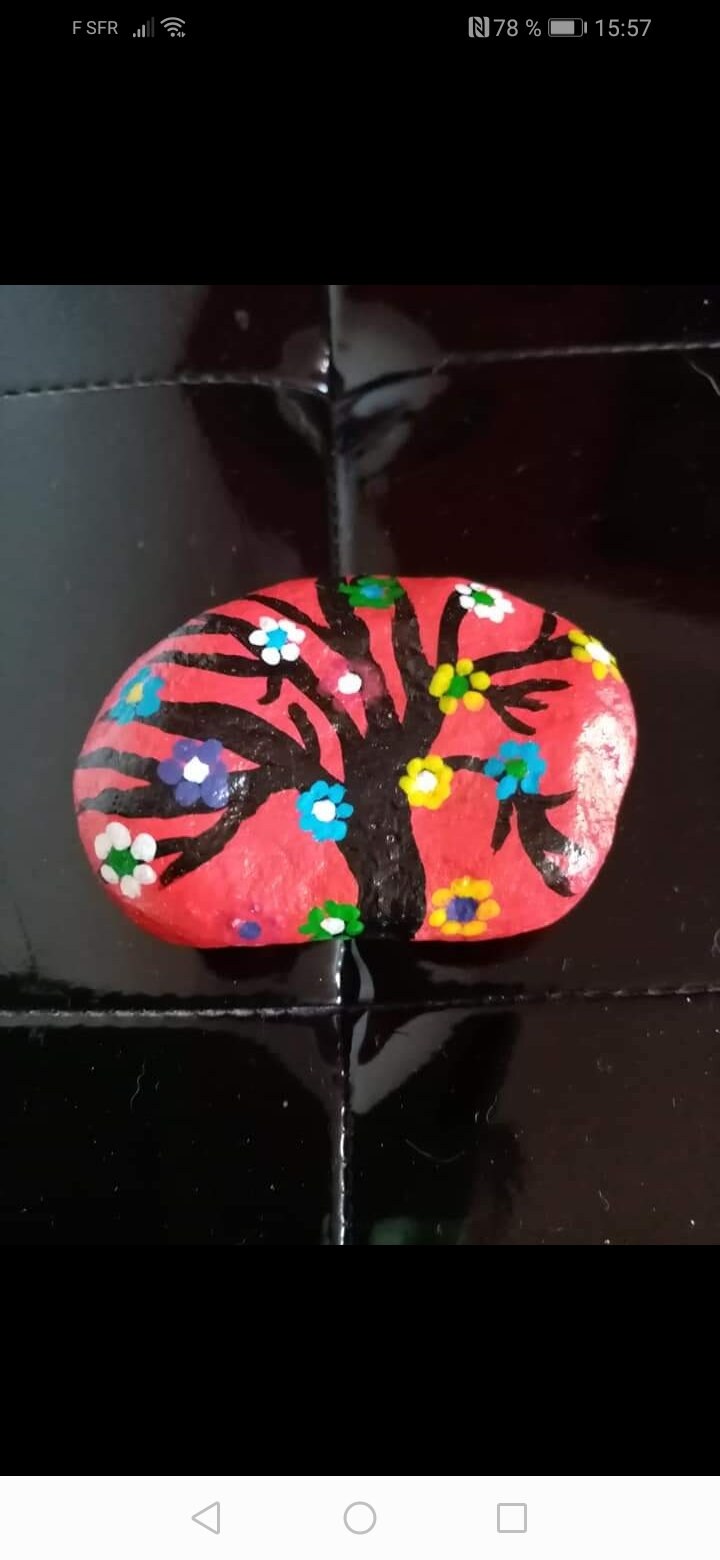 Galet Arbre Fait Main