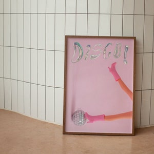 Pink Doll Digital Wall Print, Disco Ball Wall Art, Pastel Pink Poster, Impresiones de descarga digital, Arte imprimible grande, Impresiones descargables,