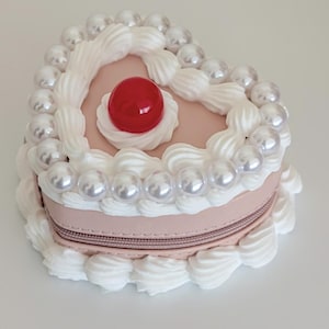 Mini cake jewellery box