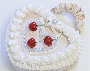 Bolsita de pastel de perlas con cerezas