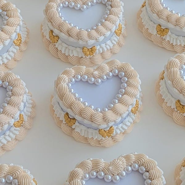 Cake jewelry box with gold bows and pearls