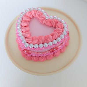 Personalised cake jewellery box image 1