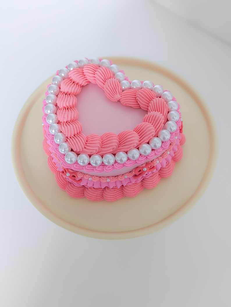 Personalised cake jewellery box image 1