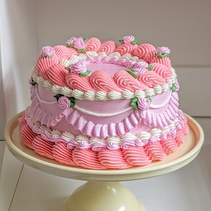 Gefälschte Vintage-Kuchenrequisite, Wohnkultur, Herzstück
