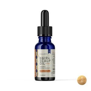 Puede incluir: Una botella de vidrio azul con un gotero negro. La botella est&aacute; etiquetada con "CHAMPI HAIR+SCALP OIL Prewash ORGANIC AROMATHERAPY Made for Coarse, Dry, Scalp & Flaky Hair" y "2 fl oz (60 ml)".