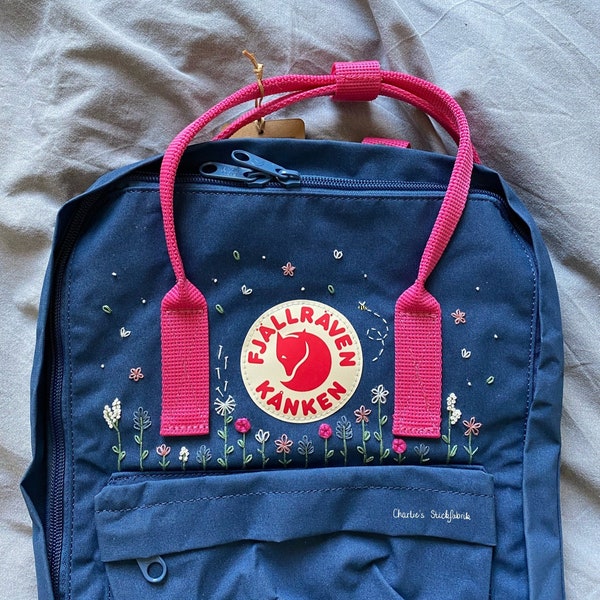 Individuell bestickter Rucksack | Blumenwiese auf Fjällräven Kanken | Unikat