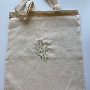 Jutebeuten bestickt | Kamillenblumen | Personalisiert