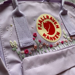 Rucksack bestickt Blumenwiese Fjällräven Kanken Bild 2