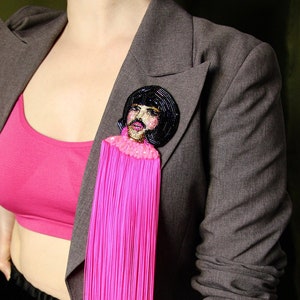 Statement Freddie Mercury brooch Art jewelry Unique jewelry Queen fan gift Maximalist jewelry Beaded beadwork portrait Barbiecore jewellery