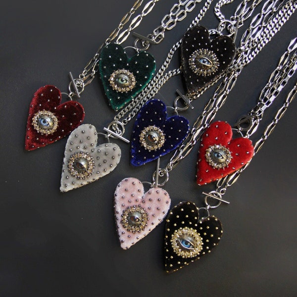 Collier coeur avec globe oculaire, bijoux étranges, idée cadeau d'anniversaire gothique, tenue de sorcière, acier inoxydable, joli pendentif oeil réaliste