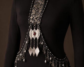 Tribal Fusion-bodyketting, statement-sieraad, perfect voor zomerfestivaloutfits