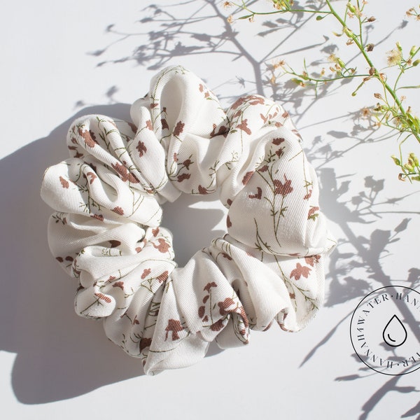 BLOSSOM floral scrunchie || handsewn hair scrunchie chouchou hair tie hair elastic floral flowers nature classic size handmade handcrafted