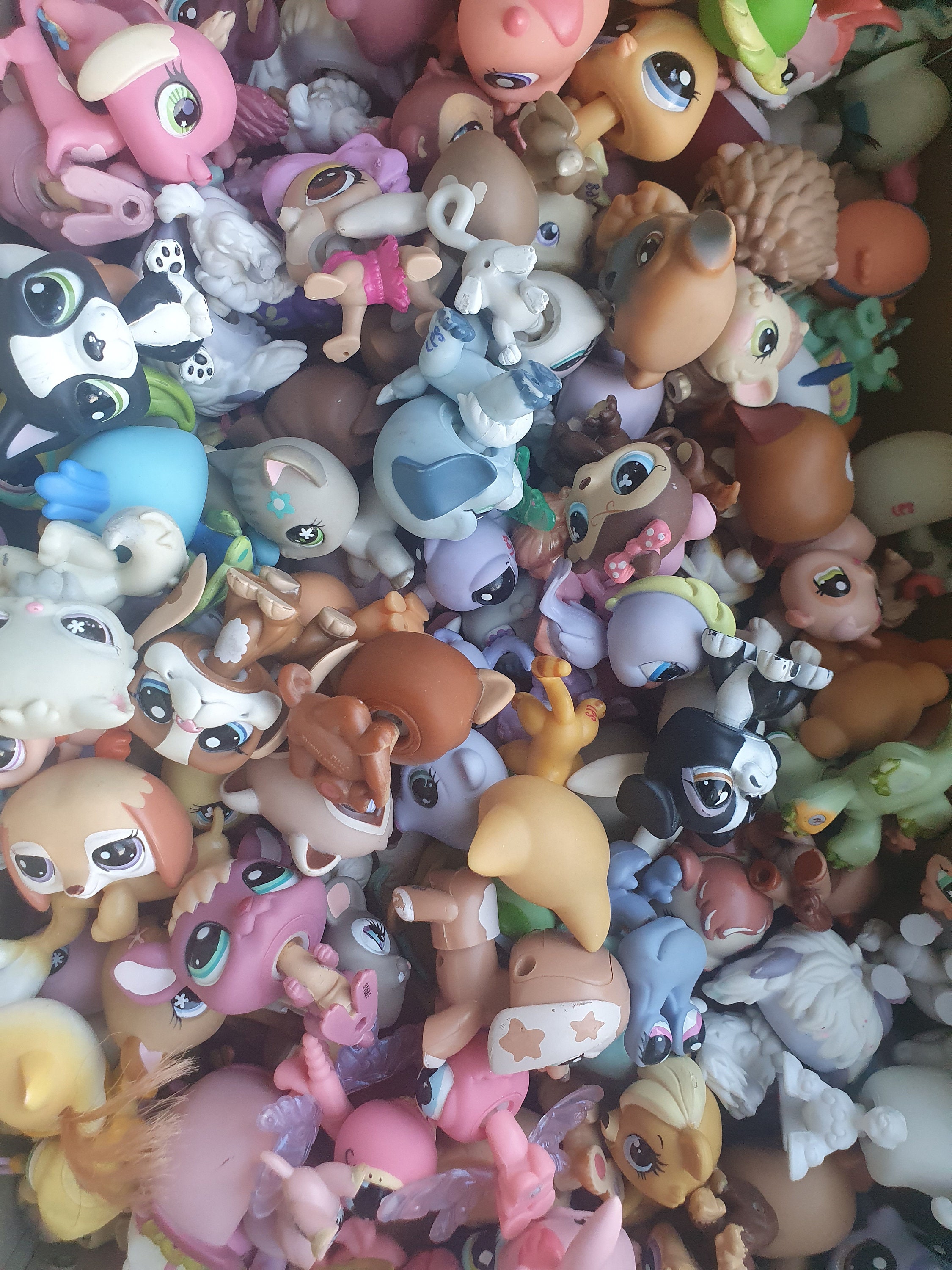 Littlest Pet Shop Random Bag 3 Pets & 7 LPS Accesories Lot Cat and Dog  Figures