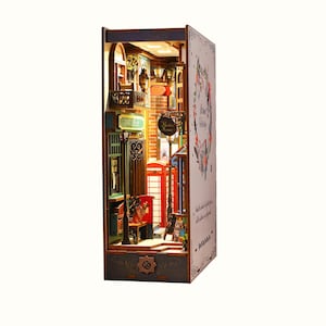 Island Holiday - London Streetview DIY Book Nook - Scena di strada in legno con design antipolvere, regali per gli amanti dei libri