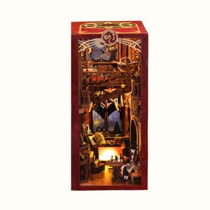 Rincón de Libros de Gryffindor Encantador: Sala Común en Miniatura DIY Inspirada en