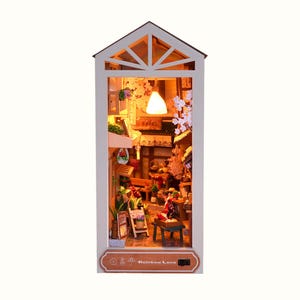 Kit DIY Vitrine Livre Sakura – Allée Commerciale Japonaise Miniature en Bois