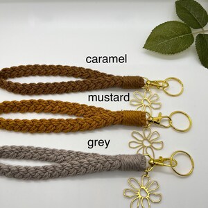 Boho Macrame Keychain – Handwoven Flower Wristlet Key Holder, Cotton Cord