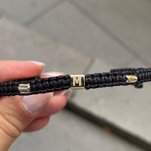 Pulsera personalizable de oro real de 14 quilates / Pulsera con letras grabadas en cubos de 5 mm / Pulsera para hombre / Regalo de San Valentín / Joyas personalizadas para hombre