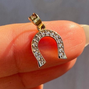 Delicado collar de herradura de oro macizo de 14 quilates/regalo de la suerte para ella/colgante de herradura de oro auténtico/dije de herradura personalizado/nombre grabado