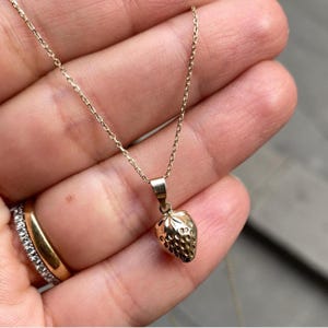 Strawberry Necklace 14k Gold / Strawberry Pendant / Solid Gold Strawberry Charm / 14K Real Gold Strawberry Necklace